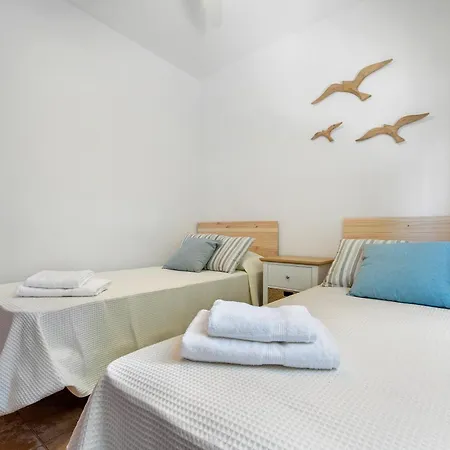 A Pie Cala Forn Con Piscina فيلة Les Tres Cales